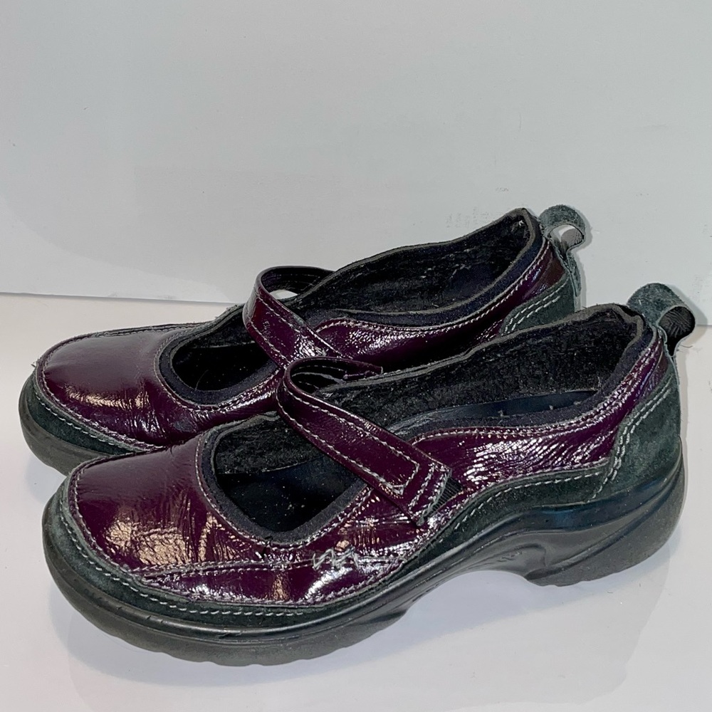 Romika dark purple patented leather Mary Jane shoes size 9